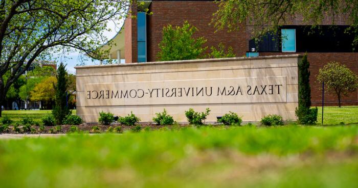 A&M-Commerce signage